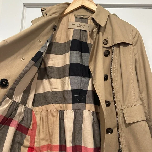 Burberry Women's Classic Tan Crop Trench - Picture 3 of 8